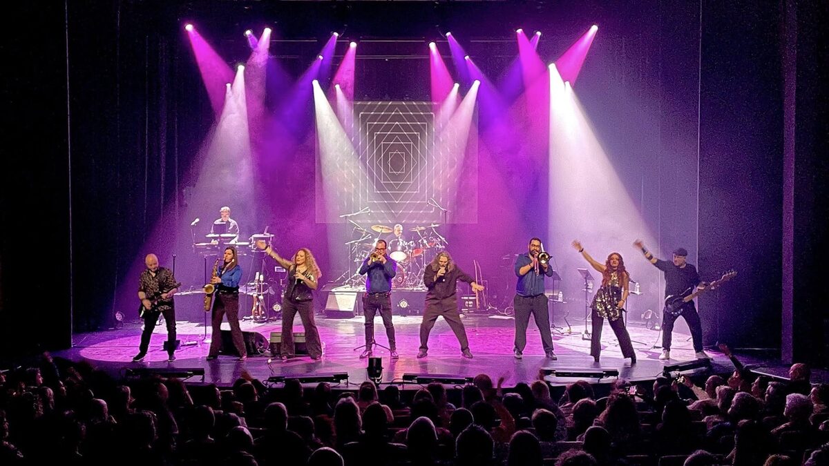 Easy Lover plays Phil Collins sur scène
